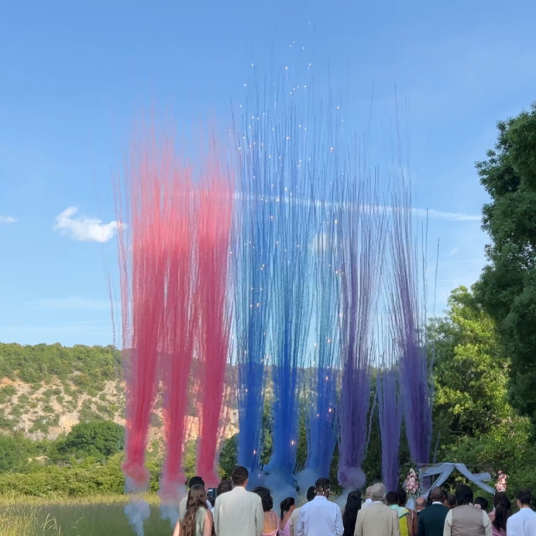 Feu d'artifice de jour MG Animation Concept spectacle production. CSP. Feu d'artifice. Secteur digne les bains, gap, sisteron, seyne. 04, 05, 13, 83, 84