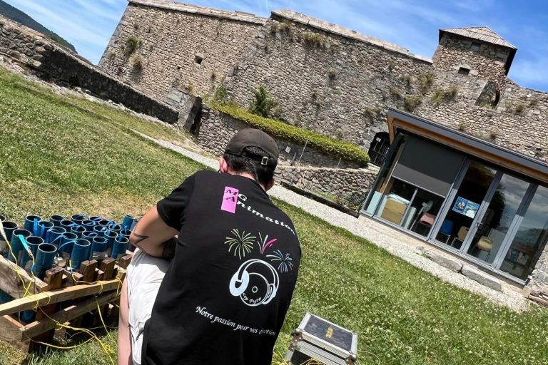 Feu d'artifice avec MG Animation et CSP. Equipe pro. 15 ans d'expérience. Secteur 04 et 05. Gap, digne les bains, seyne, sisteron, 