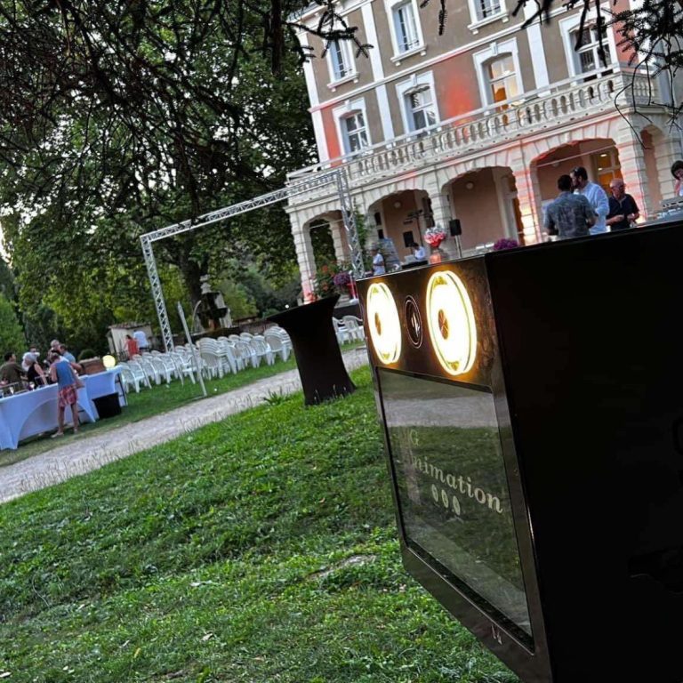 Location photobooth sur 04 et 05, matériel  professionnel français . Sur digne les bains, gap, seyne, sisteron ...